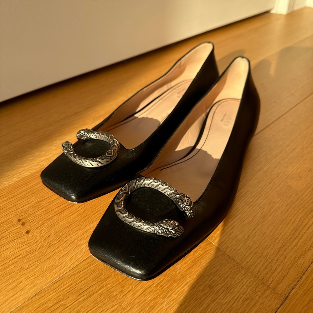 Gucci Dionysus Flats in black, size 9.5